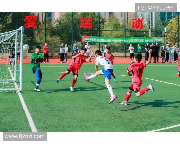 足球明星马儿高清照片展现运动魅力与青春活力的完美结合